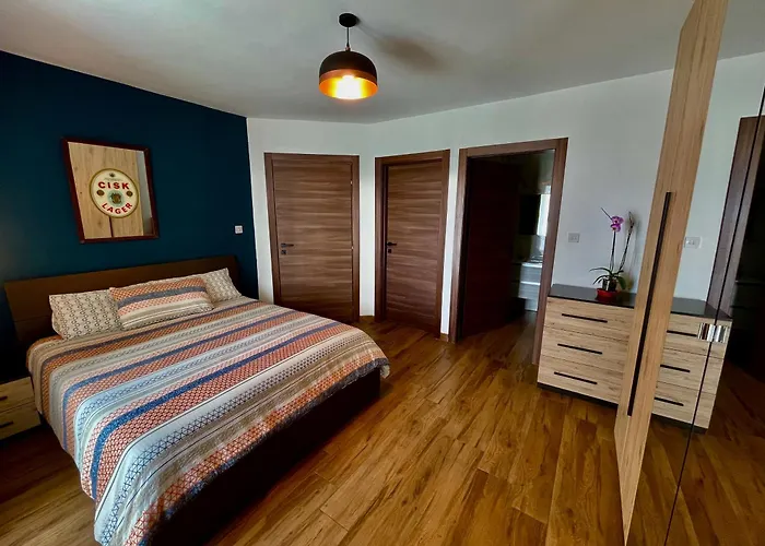 Airport Accommodation Bedroom With Your Own Private Bathroom Self Check In And Self Check Out Air-Condition Included