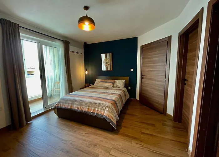 Airport Accommodation Bedroom With Your Own Private Bathroom Self Check In And Self Check Out Air-Condition Included