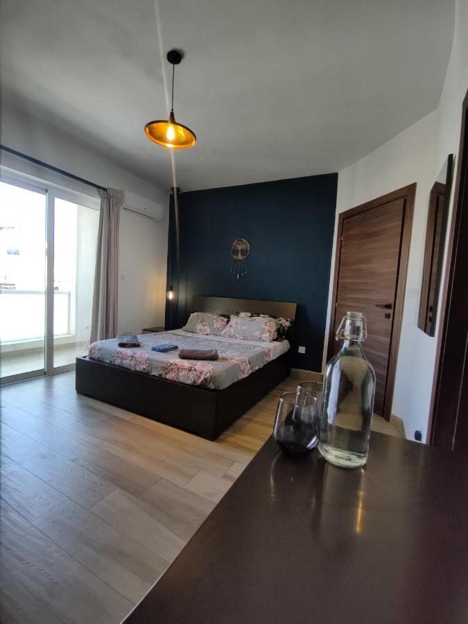 Airport Bedroom With Your Own Private Bathroom Self Check In And Self Check Out Air-condition Included Mqabba