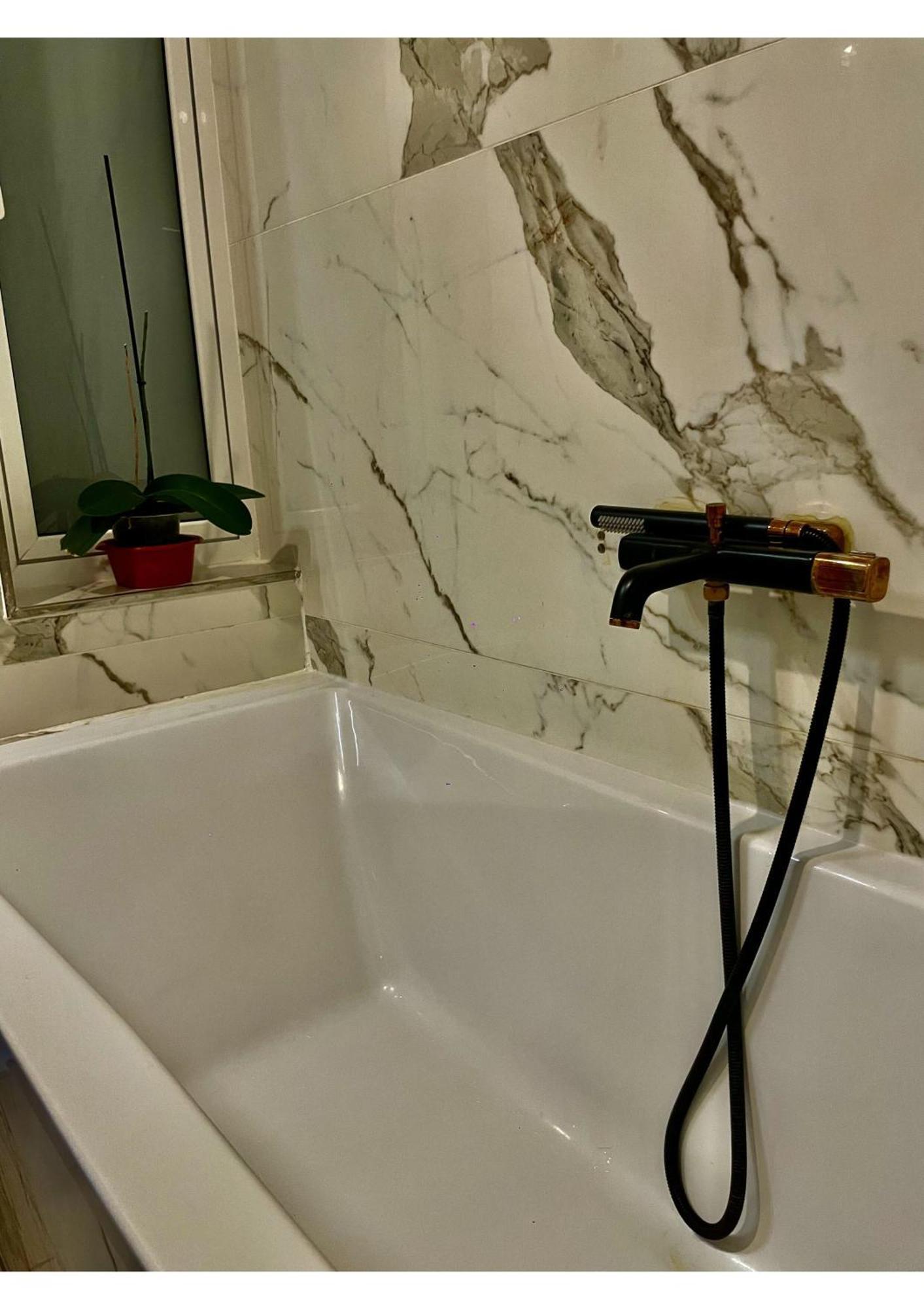 Airport Oasis: Private En-suite With Self Check-in *