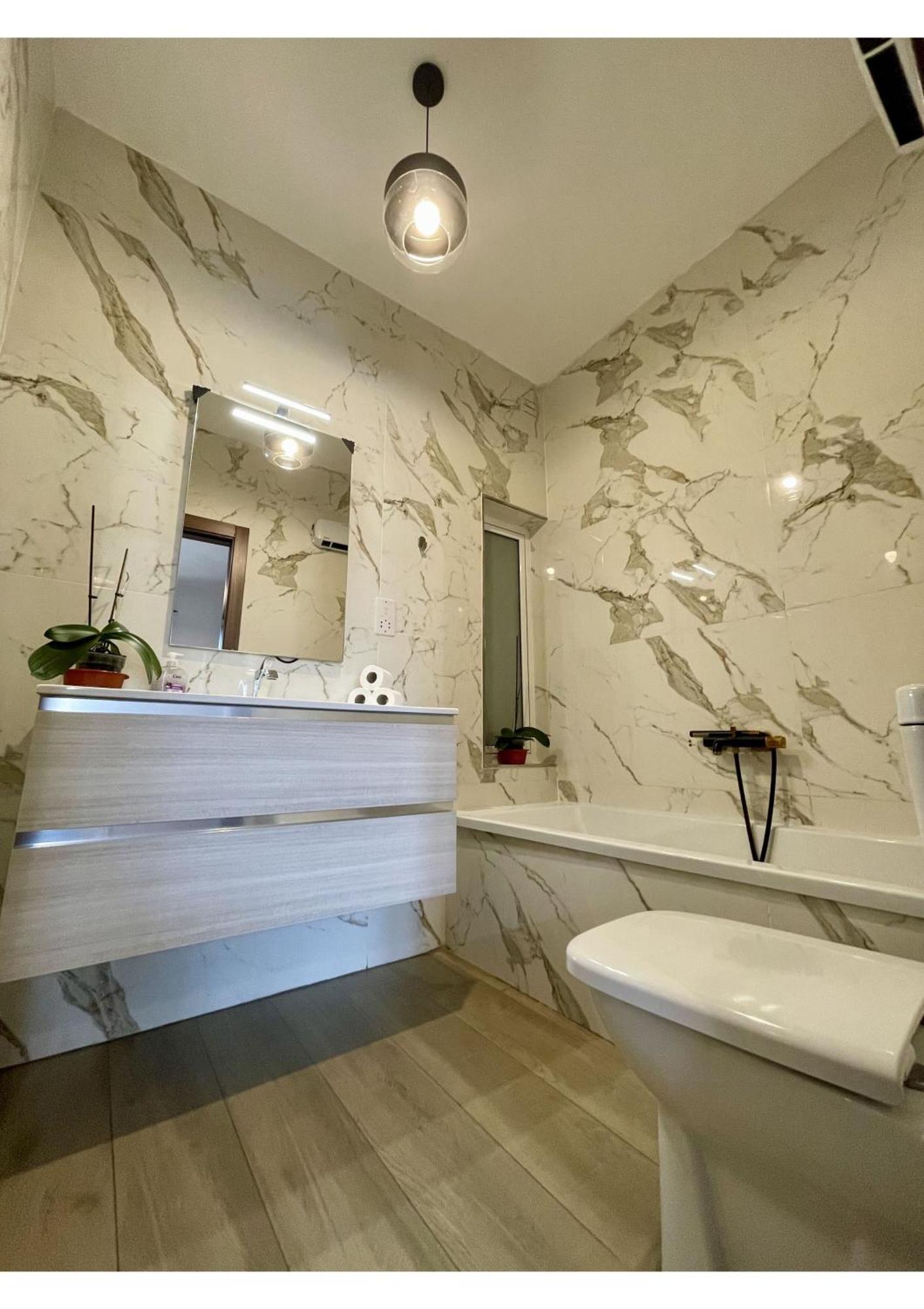 Airport Oasis: Private En-suite With Self Check-in Homestay Mqabba