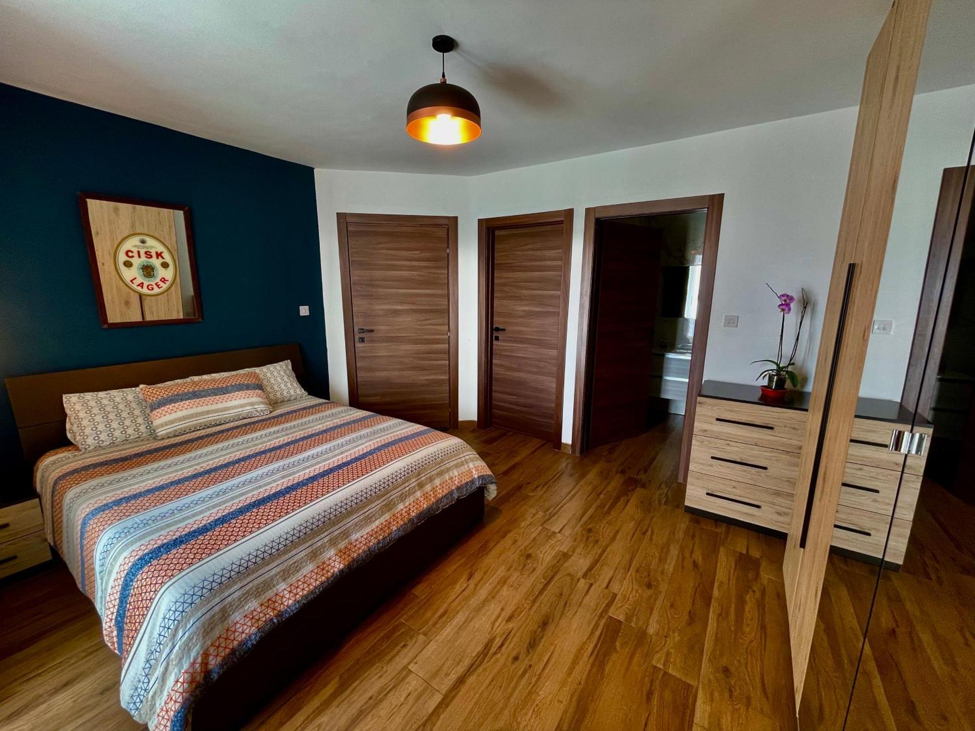 Airport Oasis: Private En-suite With Self Check-in Homestay