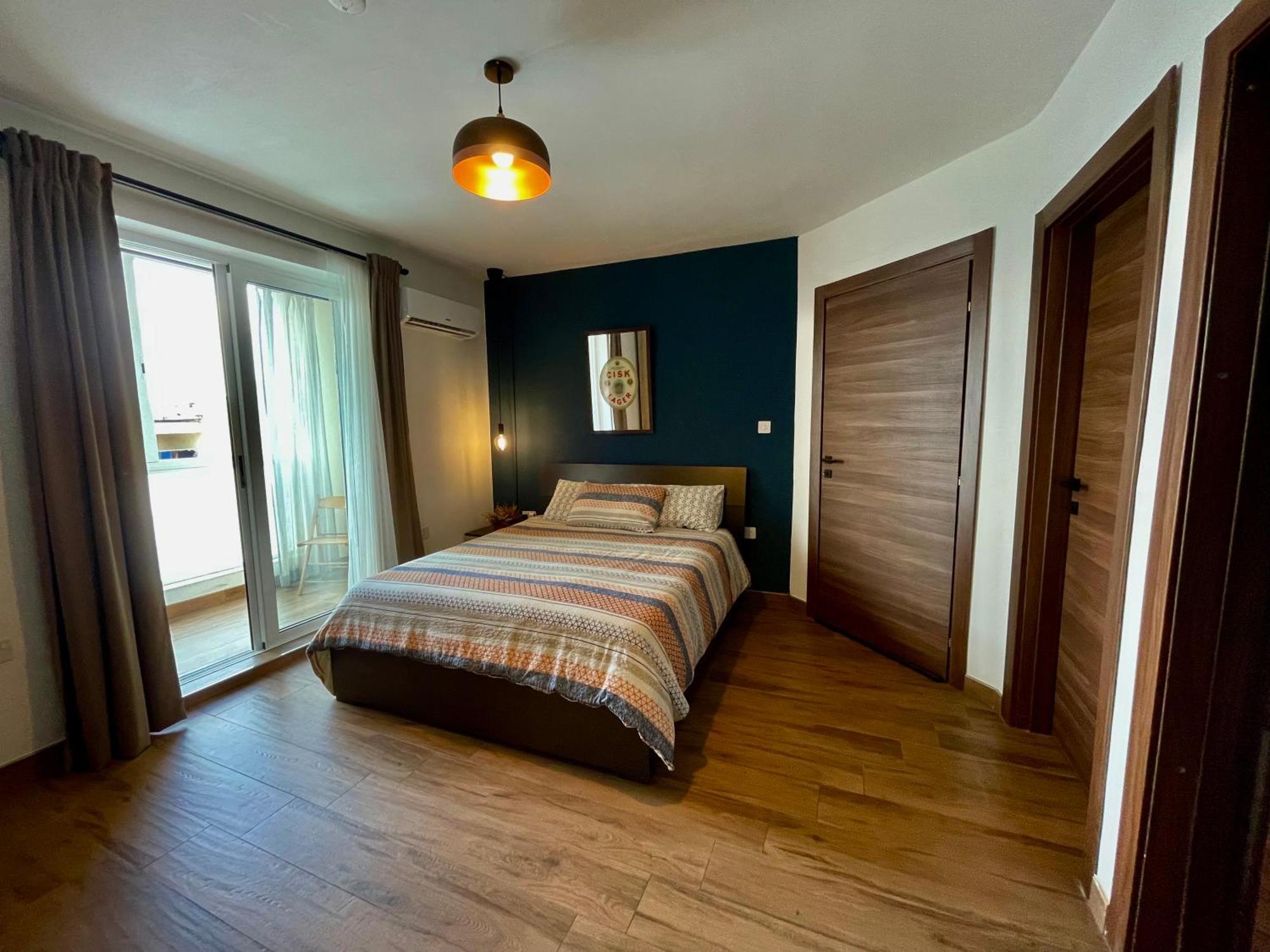 Airport Oasis: Private En-suite With Self Check-in *
