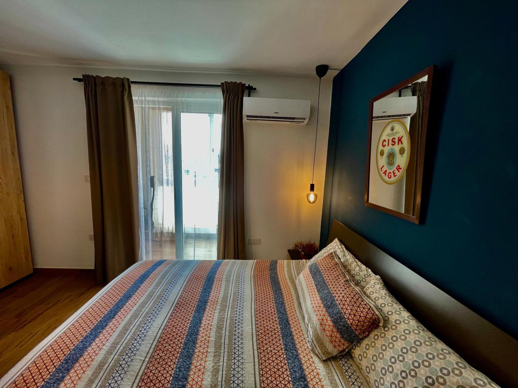 Airport Oasis: Private En-suite With Self Check-in Mqabba