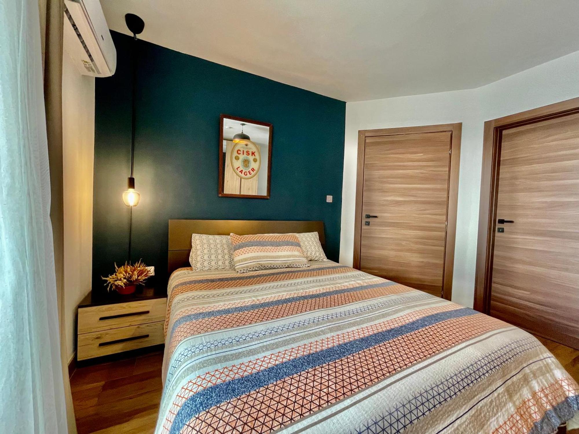 Airport Oasis: Private En-suite With Self Check-in Homestay