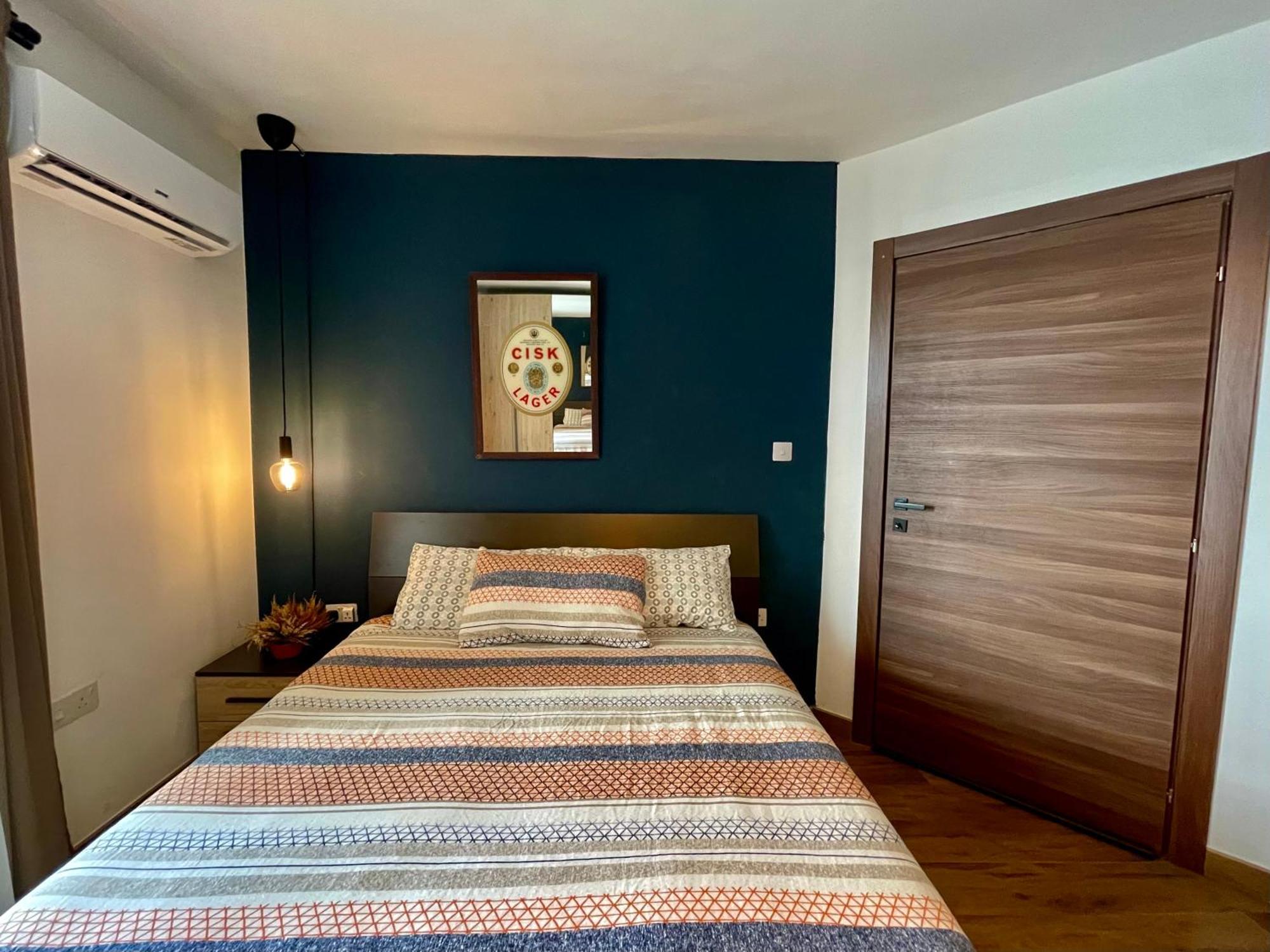Airport Oasis: Private En-suite With Self Check-in *