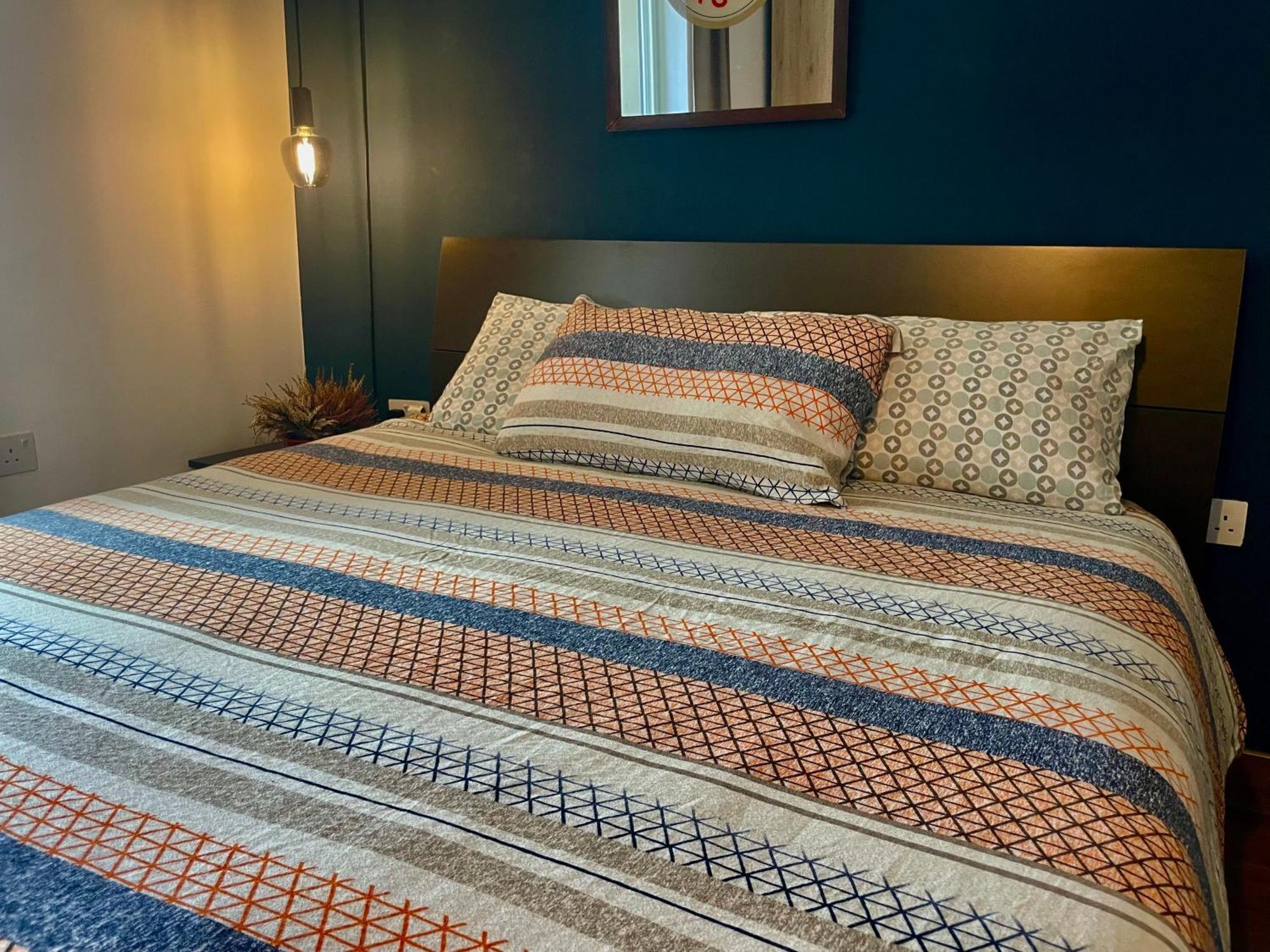 Airport Oasis: Private En-suite With Self Check-in