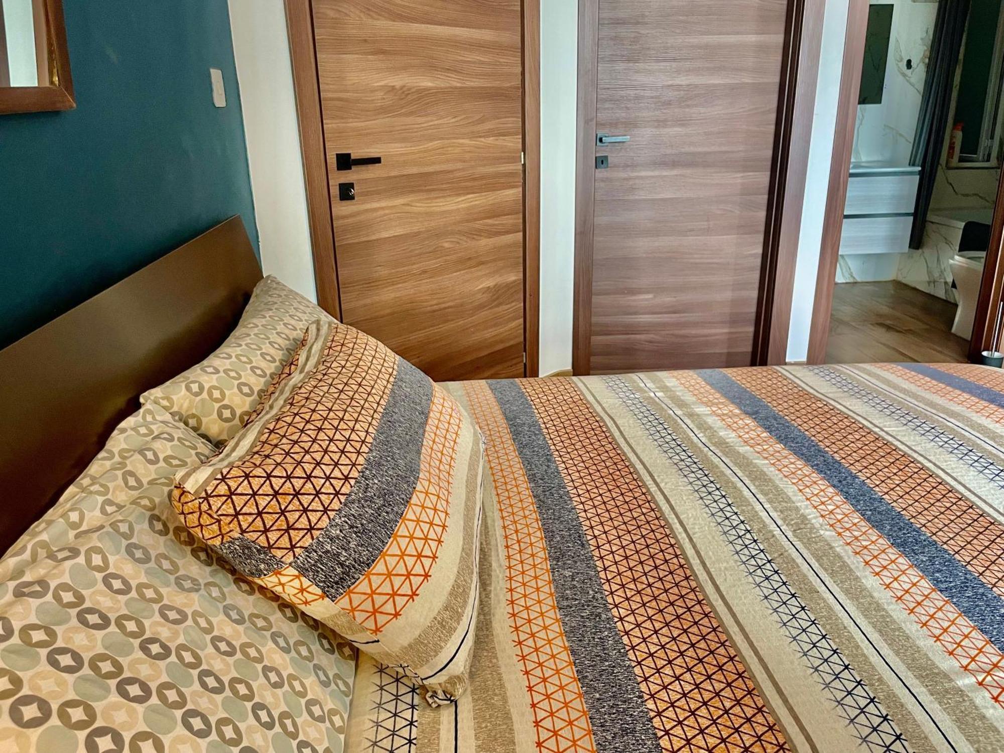 Homestay Airport Oasis: Private En-suite With Self Check-in Mqabba